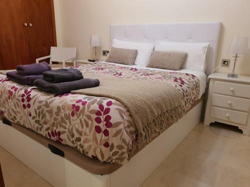 Ένα ή περισσότερα κρεβάτια σε δωμάτιο στο Jaen Home