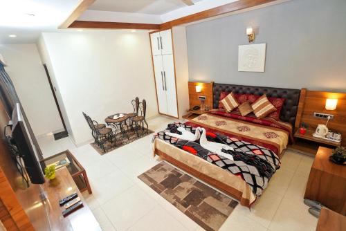 a large bedroom with a bed and a couch at Mayur Hotel Bar And Restaurant in Solan