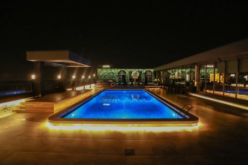 Almira Hotel Thermal Spa & Convention Centerの敷地内または近くにあるプール