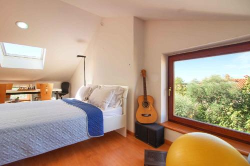 Ένα ή περισσότερα κρεβάτια σε δωμάτιο στο Charming villa Donatella with private pool in Pula
