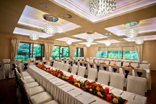Restoran atau tempat lain untuk makan di Agat Hotel