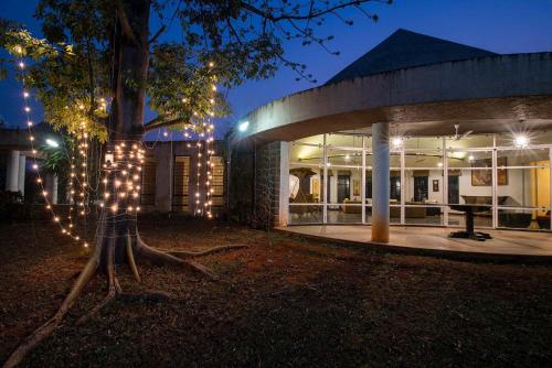 Fotografie z fotogalerie ubytování StayVista's Villa Kornet - Mountain-view luxury with a swimming pool and a spacious lawn adorned with a gazebo v destinaci Panvel