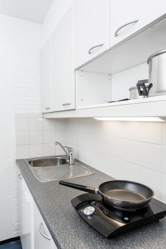 Dapur atau dapur kecil di Forenom Hostel Vantaa Airport