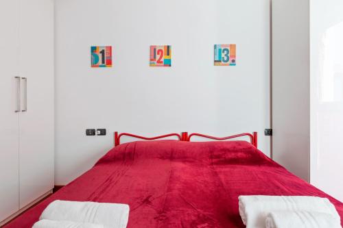 A bed or beds in a room at Milano-Rubattino Budget Apartment