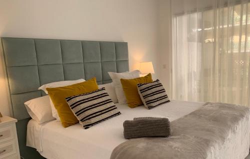 Een bed of bedden in een kamer bij Jardines del Mar Beach - WiFi 539