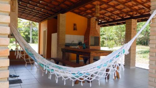 a hammock in the kitchen of a house at Sítio Canto do Sabiá in Cumuruxatiba