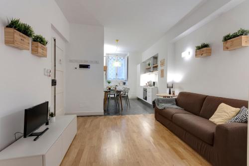 Costa San Giorgio Apartment by Mamo Florence