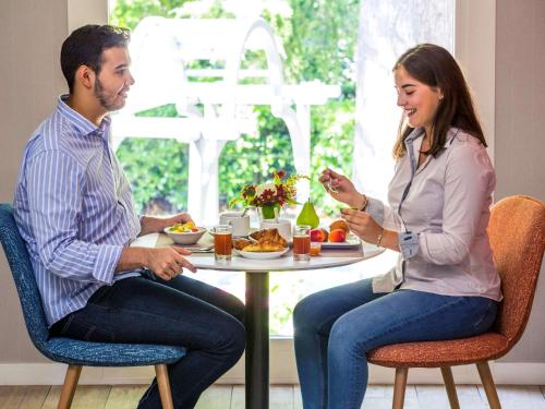 Makanan di atau berdekatan hotel