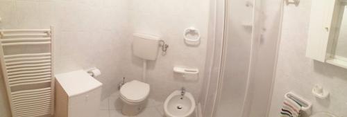 Kylpyhuone majoituspaikassa Val di Luce Home