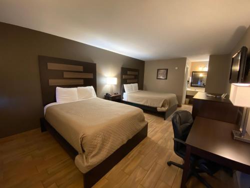 Postel nebo postele na pokoji v ubytování Americas Best Value Inn New Boston