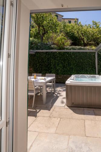 Ein Patio oder anderer Außenbereich in der Unterkunft Terra Prime Suite