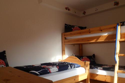 two bunk beds are in a room withthritisthritisthritisthritisthritisthritisthritisthritis at Berggasthaus Kraxenberger in Brannenburg