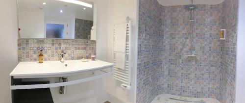 a bathroom with a sink and a shower with a mirror at Cantu di Fiumu in Zonza