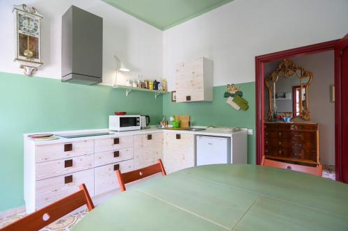a kitchen with a table and a microwave at La Casa di Tina in Favaro Veneto