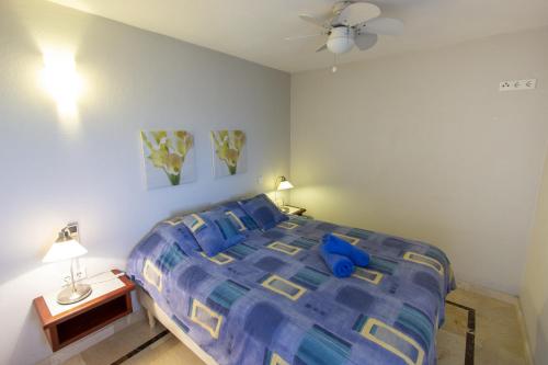 เตียงในห้องที่ Seaside Apartment Ibis