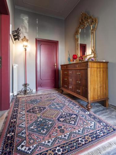 a room with a dresser and a mirror and a rug at La Casa di Tina in Favaro Veneto