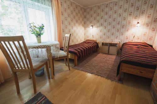 Ένα ή περισσότερα κρεβάτια σε δωμάτιο στο Kuraga Homestay in Kihnu