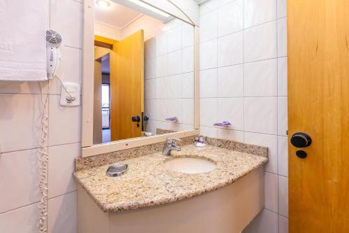 Ванна кімната в Tri Hotel & Flat Caxias