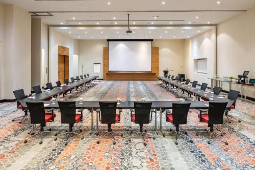 a conference room with a large table and chairs at Radisson Blu Resort Jizan in Jazan