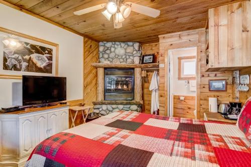 a bedroom with a bed and a flat screen tv at Heavenly Valley Lodge in South Lake Tahoe