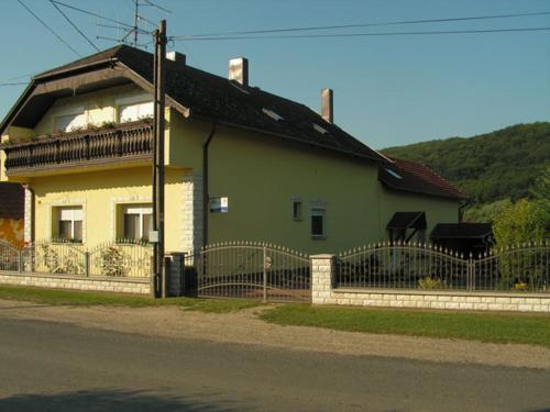 Napsugár Apartman 8868 Kistolmács, Fő út 32. kép - 3