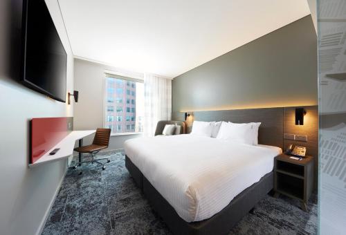 Holiday Inn Express Melbourne Southbank, an IHG Hotel Image