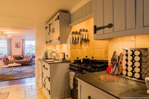 Seafront Apartment with Garden photo 15