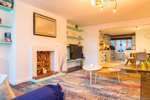 Seafront Apartment with Garden photo 19