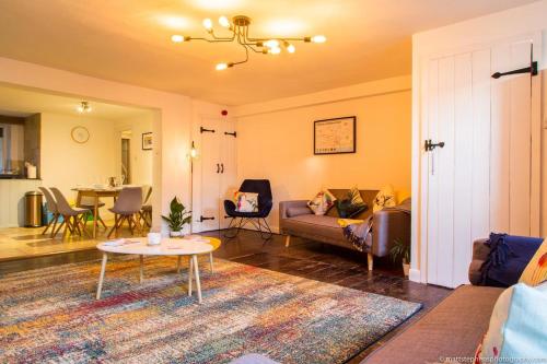 Seafront Apartment with Garden photo 21