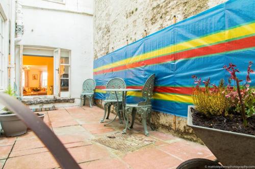 Seafront Apartment with Garden photo 23