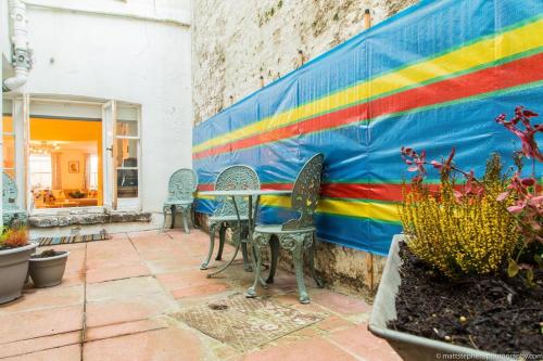 Seafront Apartment with Garden photo 28