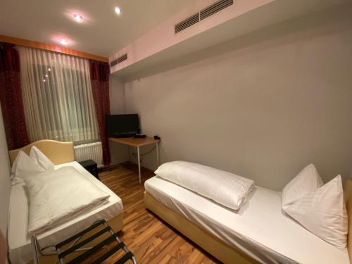 Tempat tidur dalam kamar di Ferienappartement Auerhahn