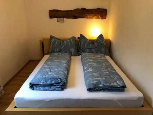 Ferienwohnung Held房間的床
