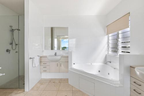 Koupelna v ubytování Relax in stylish comfort, Sunshine Beach