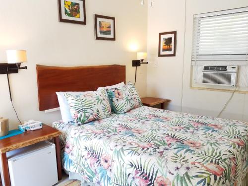 Una cama o camas en una habitación de Alexander Palms Court - No Hidden Resort Fees!