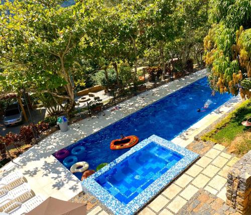 an overhead view of a swimming pool with a raft at Hotel Casas de Campo El Ciruelo in San Gil
