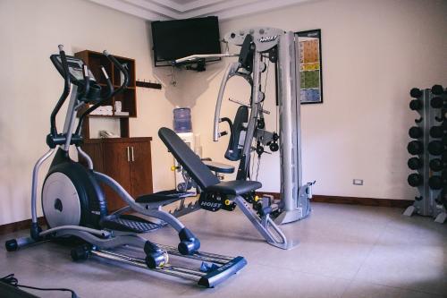 a gym with two exercise bikes in a room at Best Western Plus Chihuahua Aeropuerto in Chihuahua
