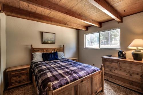 a bedroom with a bed and a window at Jessup's Cabin in Groveland