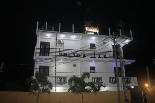Edificio en el que se encuentra el hostal o pensión