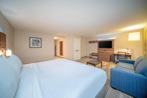 Μια τηλεόραση ή/και κέντρο ψυχαγωγίας στο Holiday Inn Express Prince Frederick by IHG