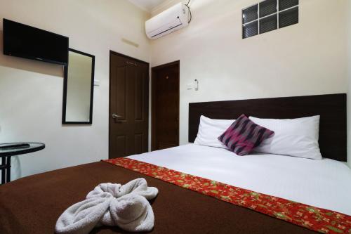 Postel nebo postele na pokoji v ubytování Bantal Guling Pasar Baru