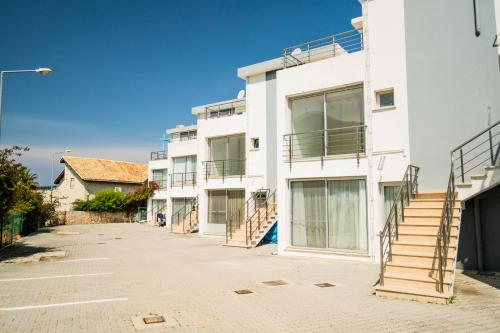 Imagen de la galería de Spacious Three-Bedroom Apartment with Sea View A4, en Lapithos