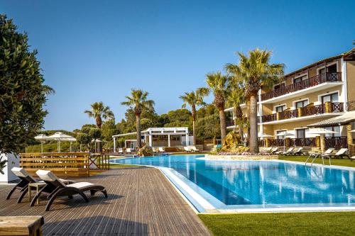 Piscina en o cerca de Koukis club
