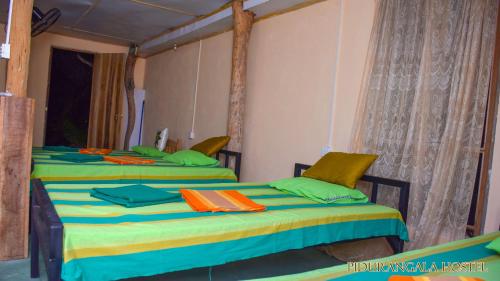 Postel nebo postele na pokoji v ubytování Pidurangala Hostel