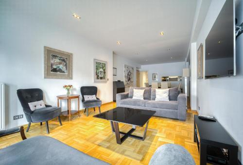 Bright Spacious Luxury Apartment in Prime Central Athens