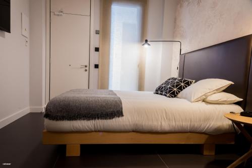 Una cama o camas en una habitación de Welldone Quality - Crystal pool