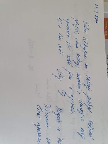 a letter with blue writing on a white wall at Le Petit Beurre de cacahuète et Le Poivre et Sel in Fully