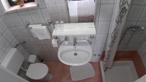 Koupelna v ubytování Vuković House