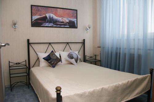 Tempat tidur dalam kamar di Апарт-Отель Пудра на Советском проспекте