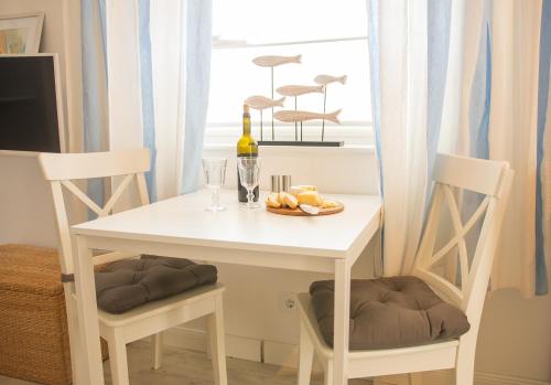 Nautic Strandhotelにあるテレビまたはエンターテインメントセンター